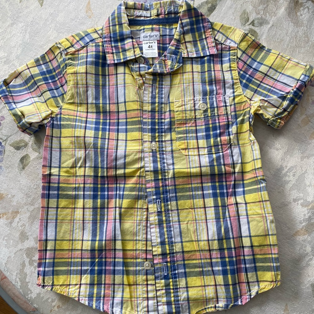 Carter’s boys short sleeve button down shirt - size 4T